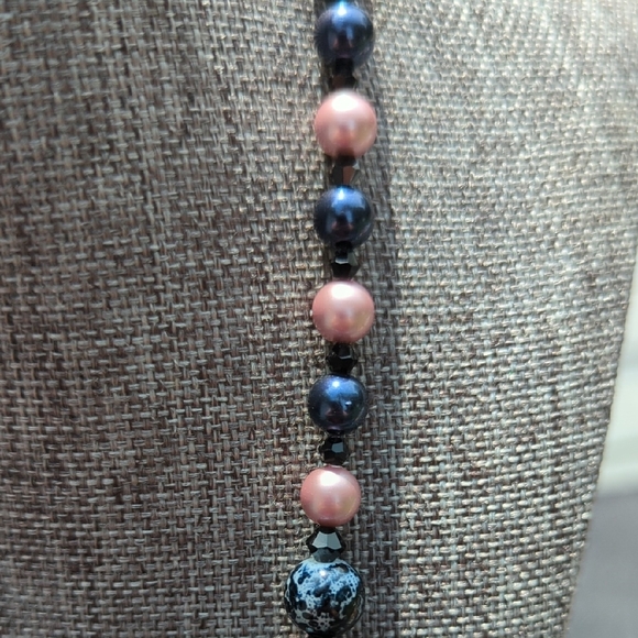 Elegant Blue and Pink Beaded Necklace - Picture 3 of 5